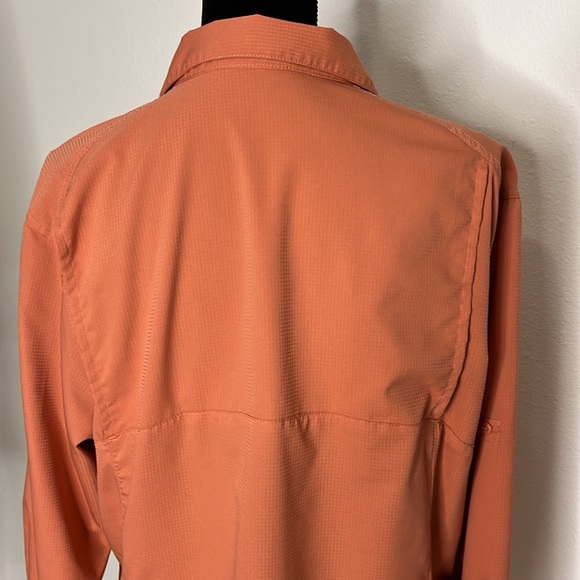 Columbia coral button up women’s top. Velcro breast pockets. Size tag removed - Picture 8 of 11
